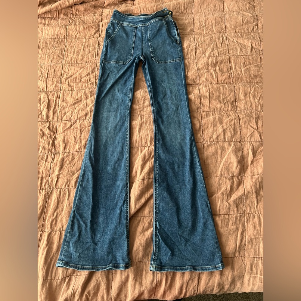 Frame flare jeans large front pockets size 24 70s throwback! side zip closure